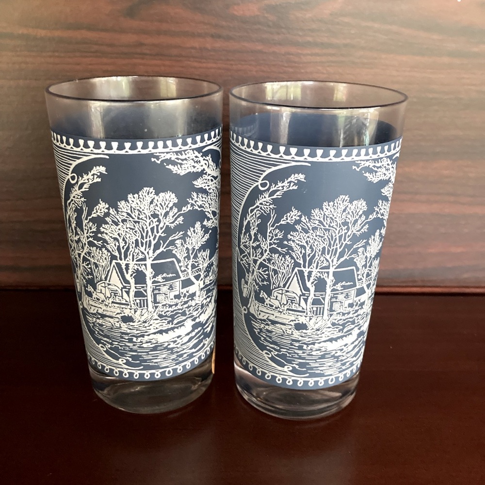 Vintage glassware currier and Ives blue royal